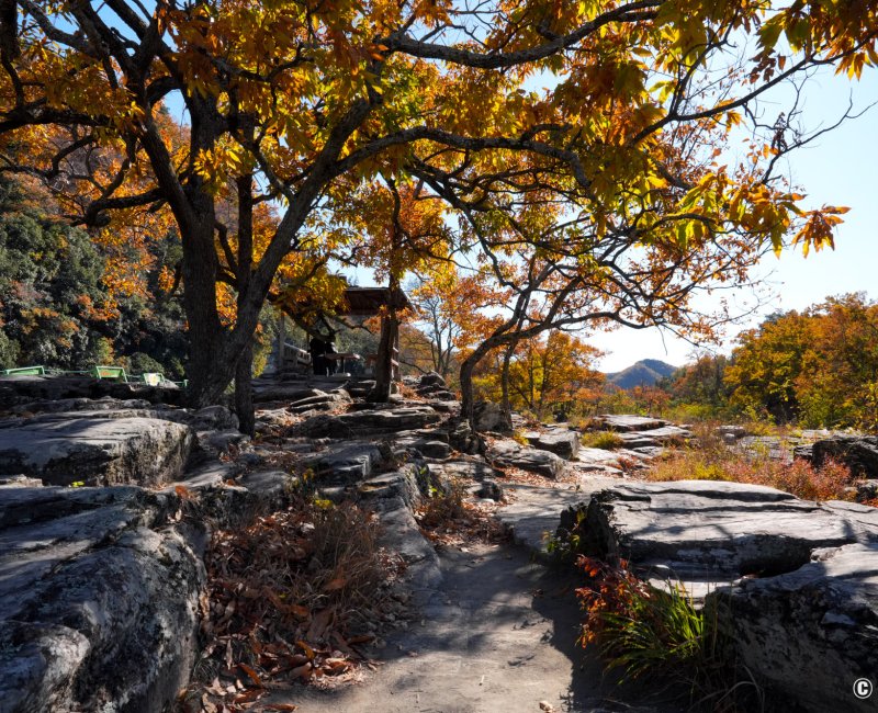 Nagatoro (Saitama), Promenade dans les formations rocheuses au bord de la rivière Arakawa en automne