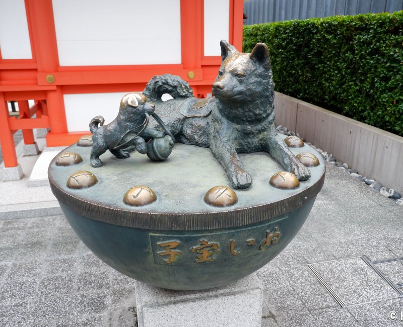Suiten-gu (Ningyocho, Tokyo), statue de Kodakara Inu Suiten-gu (Ningyocho, Tokyo), statue de Kodakara Inu