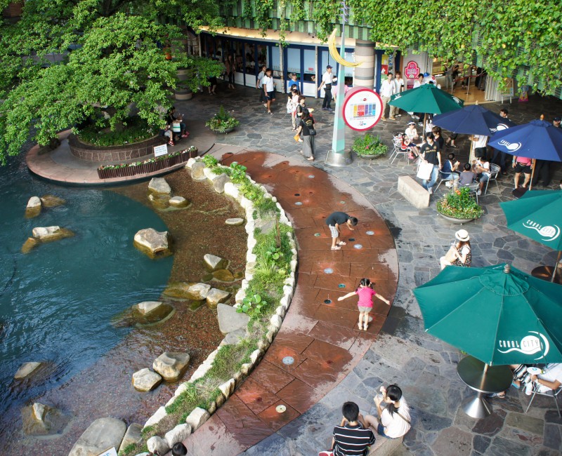 Canal City Hakata (Fukuoka), vue sur le cours d'eau 3 Canal City Hakata (Fukuoka), vue sur le cours d'eau 3