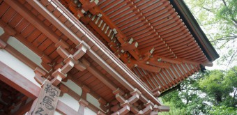 Mont Kurama, Détail de la porte Niomon