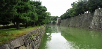 Château de Nijo (Kyoto), Douves et fortifications autour de Honmaru