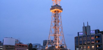 Sakae (Nagoya), vue sur la tour Mirai Tower depuis le centre commercial Oasis 21