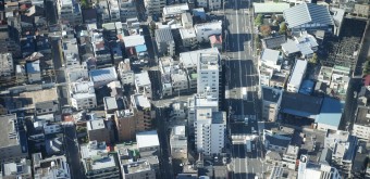 Tokyo SkyTree, Vue sur les rues sous la tour