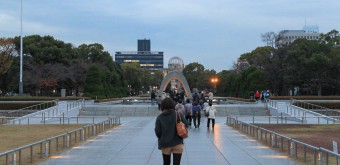 Genbaku Dome et Cénotaphe dans le Parc du Mémorial pour la Paix