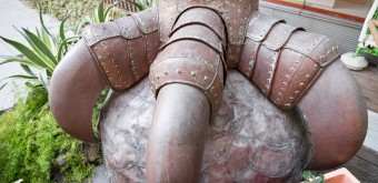 Nippon TV Odokei, détail d'un pied de l'horloge géante de Miyazaki