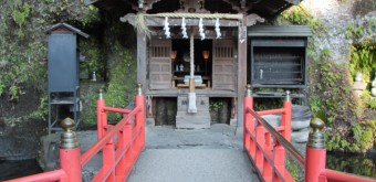 Pavillon de prière à Zeniarai Benten