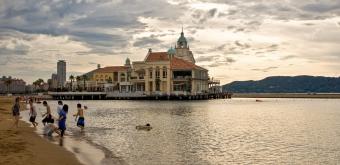 Fukuoka, vue sur la plage et Marizon au soleil couchant