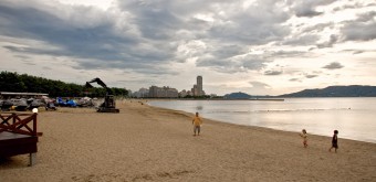 Seaside Momochi (Fukuoka), Vue sur la plage au coucher du soleil