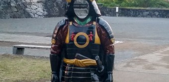 Château de Kumamoto, Costume de samouraï inspiré par l'armure de combat de Kato Kiyomasa