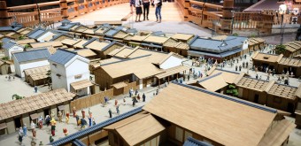 Musée Edo-Tokyo, ville miniature et reproduction du pont Nihonbashi