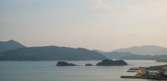 Vue sur la mer intérieure de Seto depuis la route cyclable Shimanami Kaido