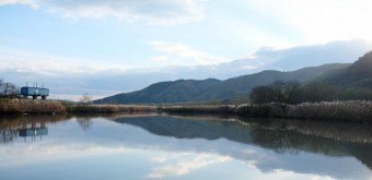 Parc Genbudo (Kinosaki), Vue sur l'étang et les montagnes environnantes en hiver 2