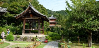 Mimuroto-ji, Cloche et pagode