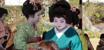 Thé matcha servi par Geisha et Maiko le 25 février au Kitano Tenmangu 2