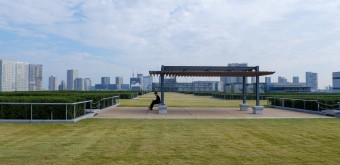 Toit-terrasse au-dessus du marché de gros à Toyosu 2