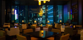 Ambiance Blade Runner au salon de l'hôtel Oakwood Premier Tokyo