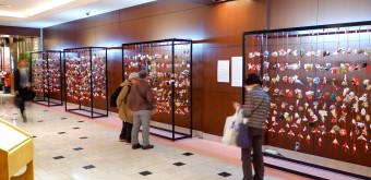 Exposition Hina Matsuri à Tokyo : Hanging Dolls au Keio Plaza Hotel