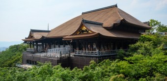 Kiyomizu-dera et rénovation du balcon du bâtiment principal, Kyoto pendant le Coronavirus en juin 2020