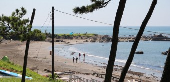 Hayama, plage et côte rocheuse