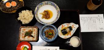 Aizu-Wakamatsu, Nanuka-machi Dori, déjeuner japonais typique