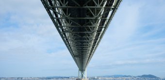 Awaji-shima (Hyogo), pont Akashi Kaikyo-Ohashi en direction de Kobe et lieu du film Suzume