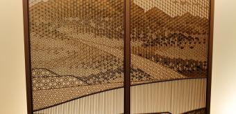 Musée des outils de charpentier de Takenaka, panneau sculpté selon la technique d’art kumiko