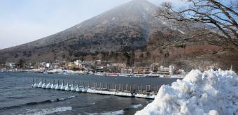 Okunikko, lac Chuzenji et mont Nantai en hiver