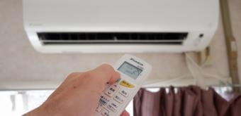 Climatiseur japonais et télécommande de marque Daikin