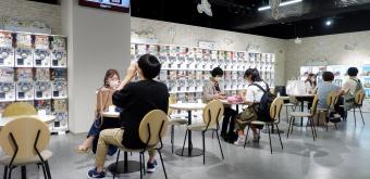 Grand magasin de Gashapon d'Ikebukuro, espace détente de la boutique