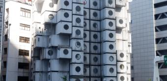 Nakagin Capsule Tower (Tokyo), vue sur l'immeuble en 2021 avant le démantèlement