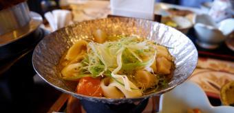 Spécialité régionale de nouilles plates en bouillon