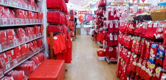Sugamo (Tokyo), rayon de sous-vêtements rouges dans une boutique du quartier