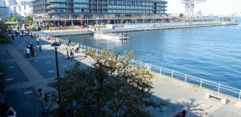 Minato Mirai 21 (Yokohama), vue sur le centre commercial Hammerhead depuis le balcon du Marine & Walk