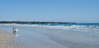 Shima (péninsule d'Ise, Mie), surfeurs sur les plages de Koushirahama et Ago-no-matsubara