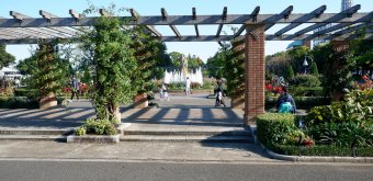 Parc Yamashita (Yokohama), accès vers le jardin aux roses