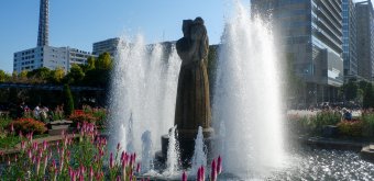 Parc Yamashita (Yokohama), fontaine avec la statue divinité gardienne de l’eau
