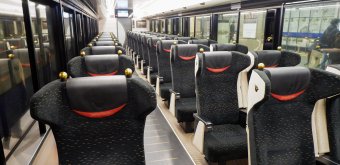 Gare de Yodoyabashi (Osaka), intérieur de la voiture Premium Car du train Keihan