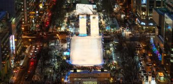 Tour de télévision de Sapporo, vue nocturne sur le parc Odori pendant le festival Yuki Matsuri en février 3