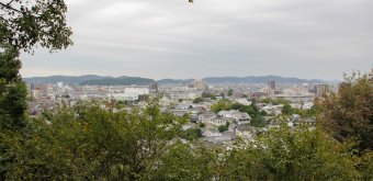 Achi-jinja (Kurashiki), panorama sur la ville depuis l'enceinte du sanctuaire