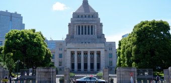 Bâtiment de la Diète nationale (Tokyo), vue sur la façade avant extérieure