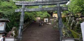 Kotohira-gu (Shikoku), Grande porte torii au niveau de la 431e marche