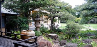Kyu Iwasaki-tei Teien (Tokyo), vue depuis le pavillon japonais