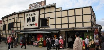 Takayama dans les Alpes Japonaises, boutique de souvenirs Kadokuwa