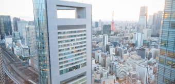 The Royal Park Hotel Iconic Tokyo Shiodome, vue panoramique sur la tour de Tokyo depuis la chambre Executive Floor Suite King