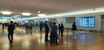 Aéroport de Haneda (Tokyo), peu de monde pour accueillir les arrivées au T3 début février 2026