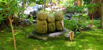 Kamakura, statues de Jizo à l'entrée du temple Hase-dera