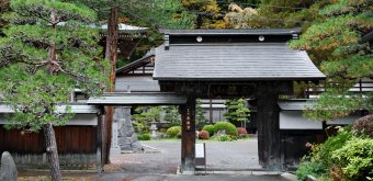 Narai-juku (préfecture de Nagano), Entrée du temple Chosen-ji