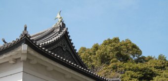 Kokyo Palais Impérial de Tokyo, détail d'une tourelle et sa statuette Shachihoko