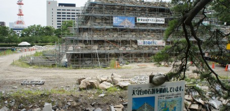 Takamatsu, travaux d'aménagement des ruines du château dans le parc Tamamo (en 2011)