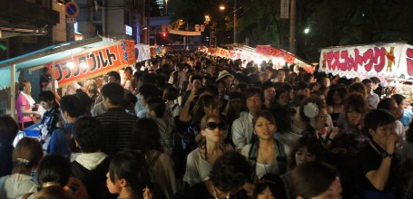 Tenjin Matsuri à Osaka, Spectateurs et stands de festivals 2